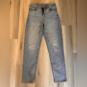 American Eagle Mom Jeans size 4L